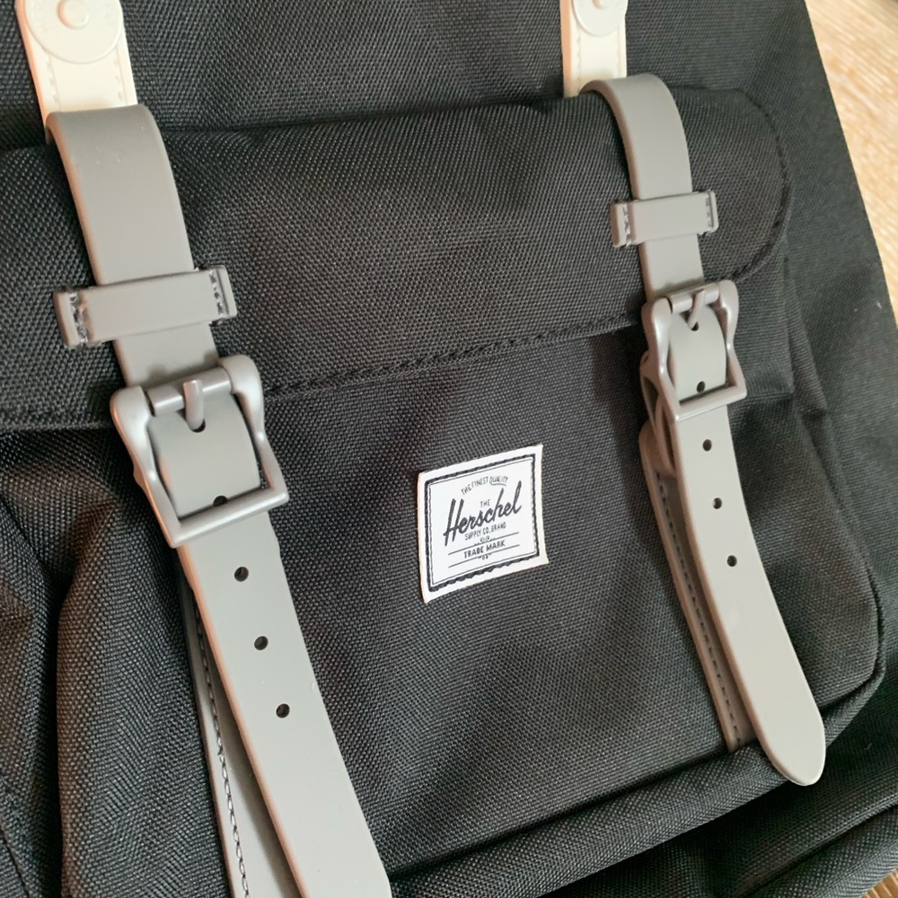Herschel -Navy-Computer Backpack - Picture 2 of 4